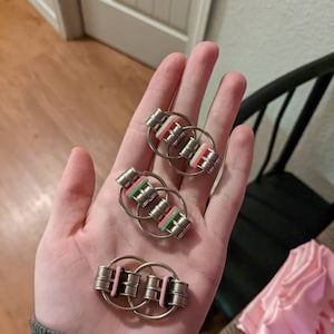 Think Link ™  Fidget Toy for adults children (multiple colors), Quiet Sensory Toy