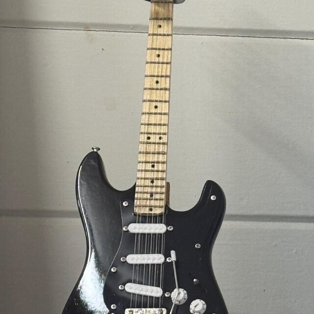 Fender Mini Stratocaster ブラック Solid Black Stratocaster Official Fender™ Miniature Black Strat