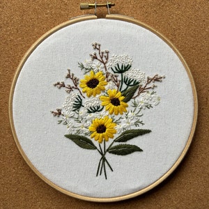 花瓶の花 刺繍作品 約50cm x 40cm ラベンダーの花刺繍制作キット【【大枠】_A.F.E 10 〜大きな刺繍