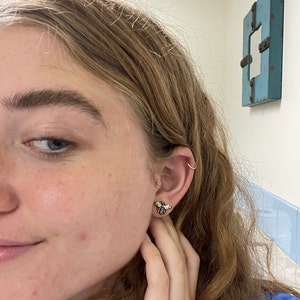 14k Yellow Gold Endless Hexagon Hoop Earrings main image 0
