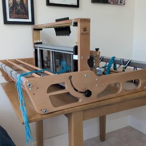 Rayher - Métier à Tisser Scolaire 40 Cm - Cadre En Bois, 2 Navettes, 1 Peigne - Loisirs Créatifs - Dès 5 Ans