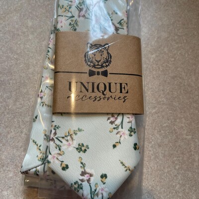 Cravate GAP 100% Coton - Motif Fleuri (Fleurs) Vert Foncé/Rouge/Violet - Occasion