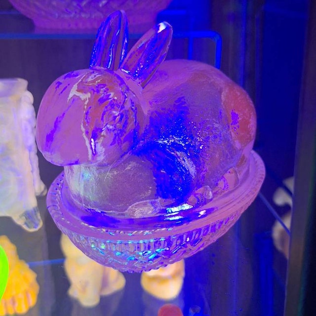 Wilkerson Glass Stardust Blue UV Glow Bunny Rabbit on Basket - Etsy