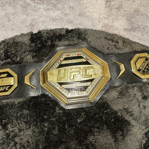 UFCレガシーチャンピオンシップベルトレプリカ：3D亜鉛メタル、レザー