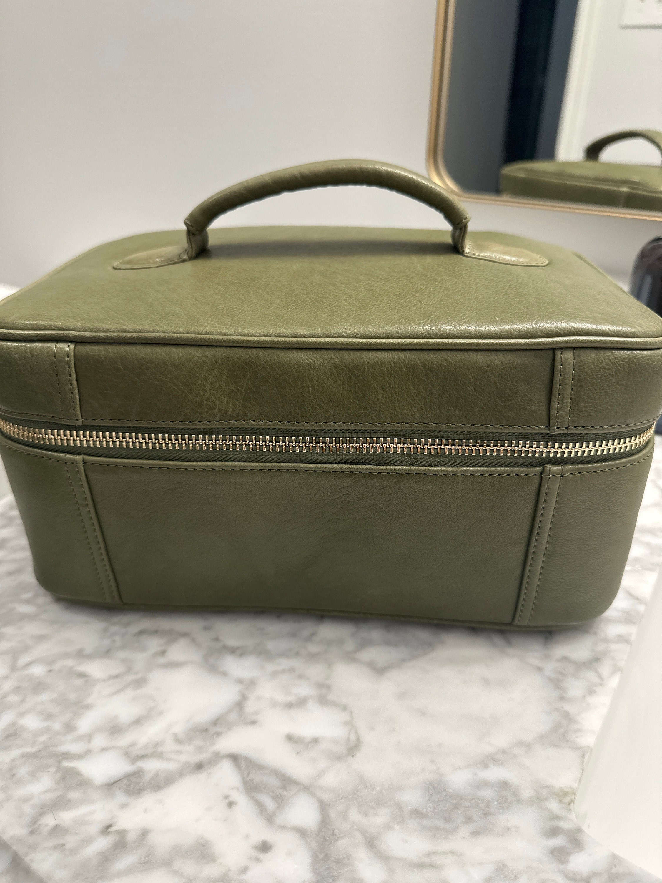 Leather toiletry bag - Personalized gift for wife - Gift for mom - Anniversary gift - Cosmetic bag - Monogrammed makeup case - For daughter