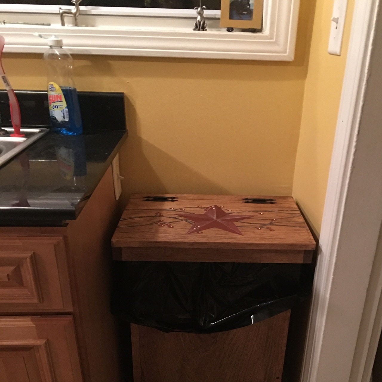 Country kitchen trash bins