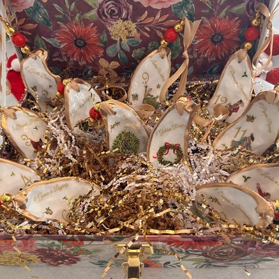 Christmas Treehouse Calendario Dell'Avvento 3D Pop And Slot, Casa Sull'Albero Rosa, Da Costruire, Dimensioni 360 X 180 Mm, Illustrazione Jane Ray - 4