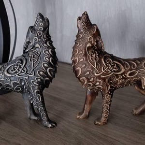 フェンリル狼の像：木彫り、北欧神話の装飾 - Etsy 日本