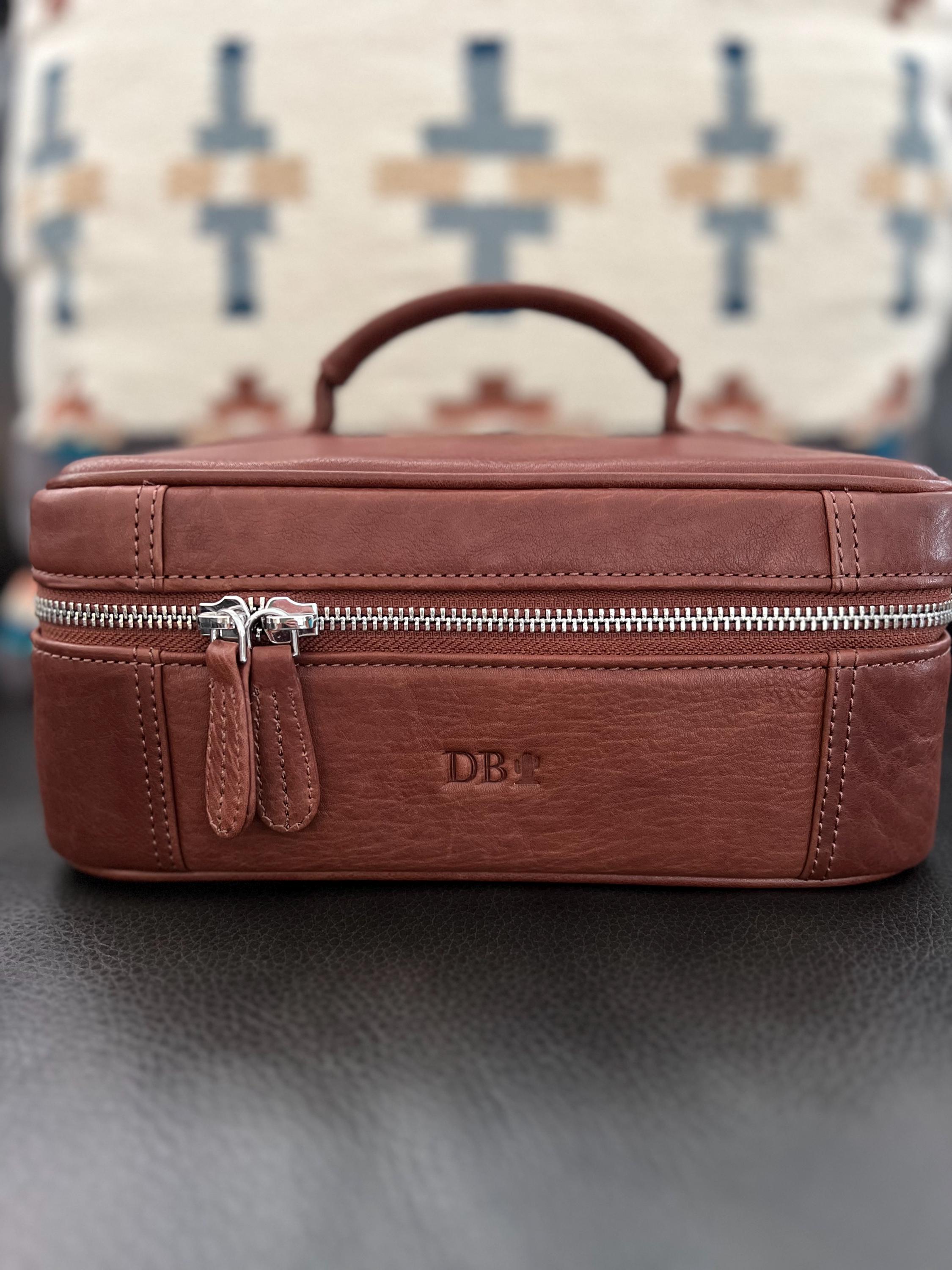 Leather toiletry bag - Personalized gift for wife - Gift for mom - Anniversary gift - Cosmetic bag - Monogrammed makeup case - For daughter