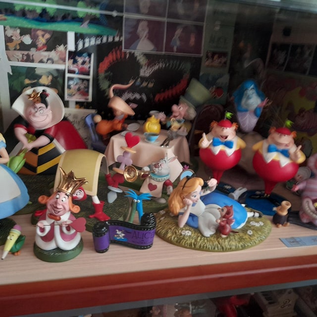 不思議の国のアリスのフィギュアパック ミラーバード、ハンマーバード