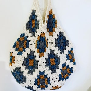 Magnolia Granny Square Bag Crochet Pattern – Mama In A Stitch
