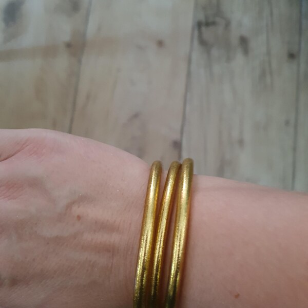 Bracelets Bouddhistes Mantra - Lot De 3, Couleur Doré Clair - Sans Fermoir, Matière Plastique - Origine Thaïlande