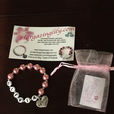 Personalised Engraved Sister Charm Bracelet – Free Card & Gift Bag (12 Colors)