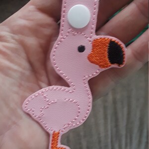 RAIDIN Acrylic Pink Flamingo Keychain – Tropical Hawaii Gift | Cute Beach Accessory