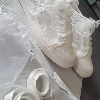 lace bridal shoes