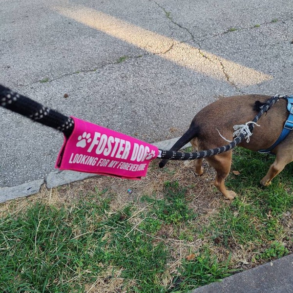 LEVLO Hundeleinen-Hülle "Achtung! Reaktiver Hund" | 70x35 Cm, Polyester, Mit Karabiner