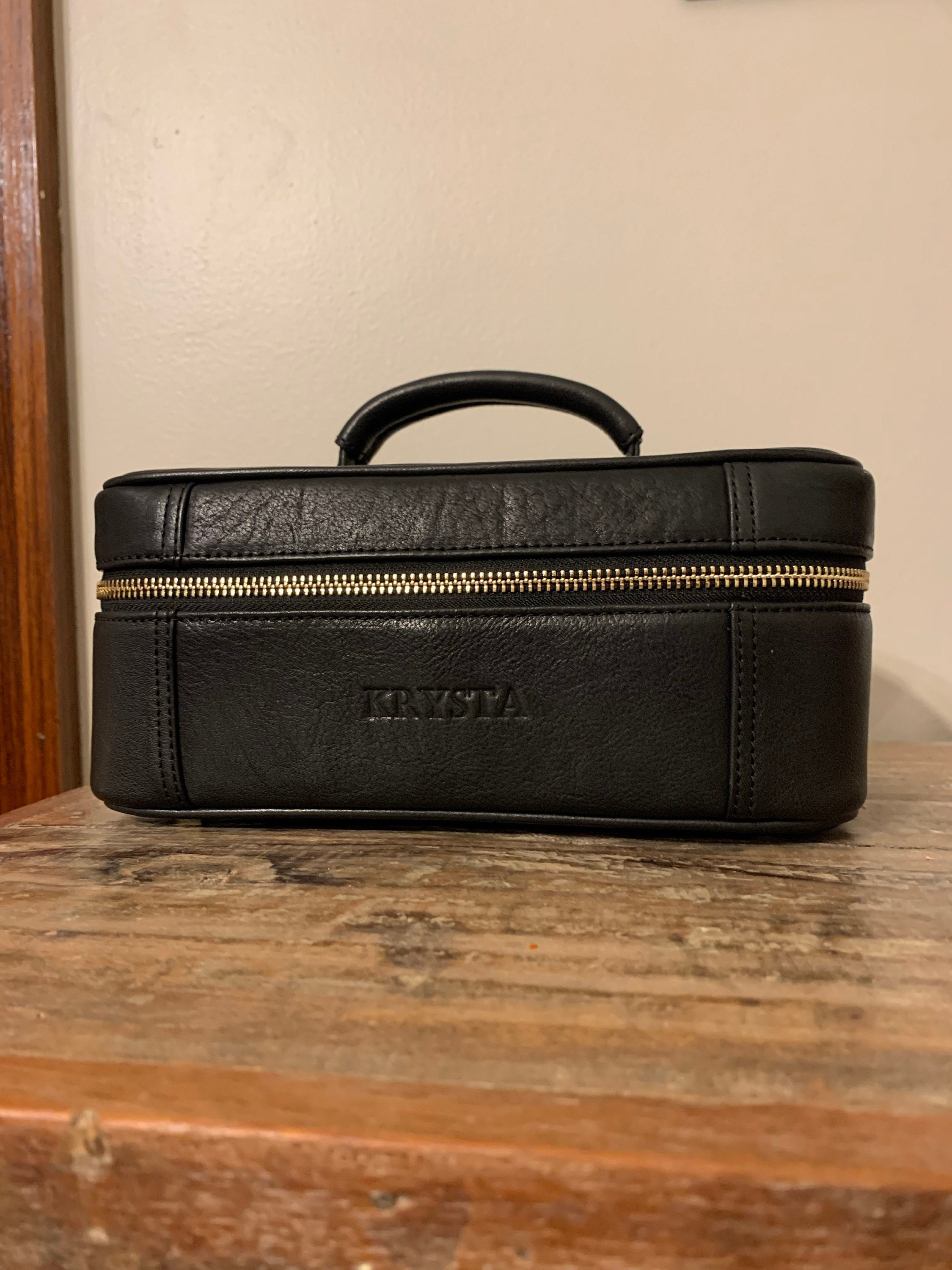 Leather toiletry bag - Personalized gift for wife - Gift for mom - Anniversary gift - Cosmetic bag - Monogrammed makeup case - For daughter