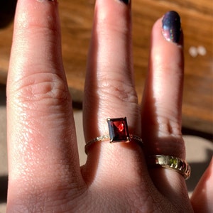 Holibanna Anello da donna con pietra rossa, in granato rosso