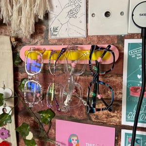 Rosa lade till en bild av sitt köp