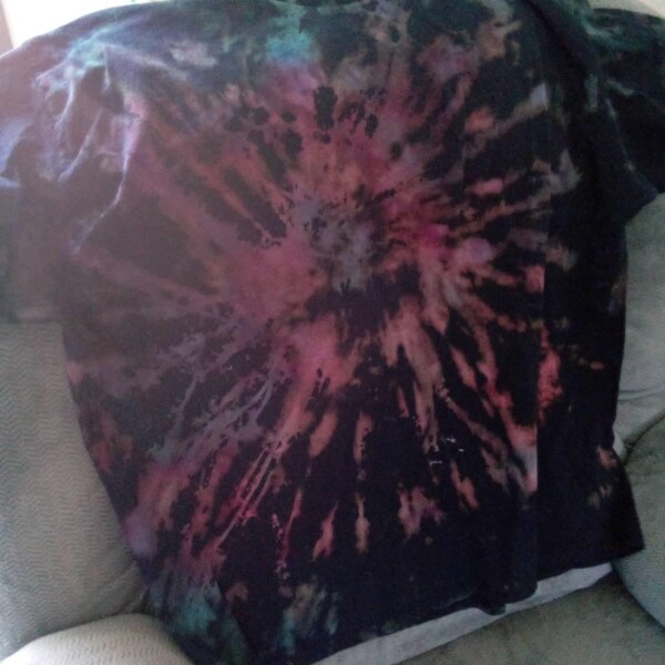 Reverse Black Tie Dye T Shirt for Women in Rainbow Swirl, Rainbow Tie ...