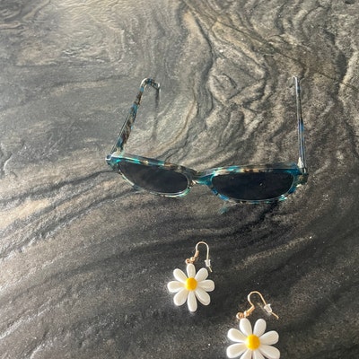 Dainty Daisy Earrings