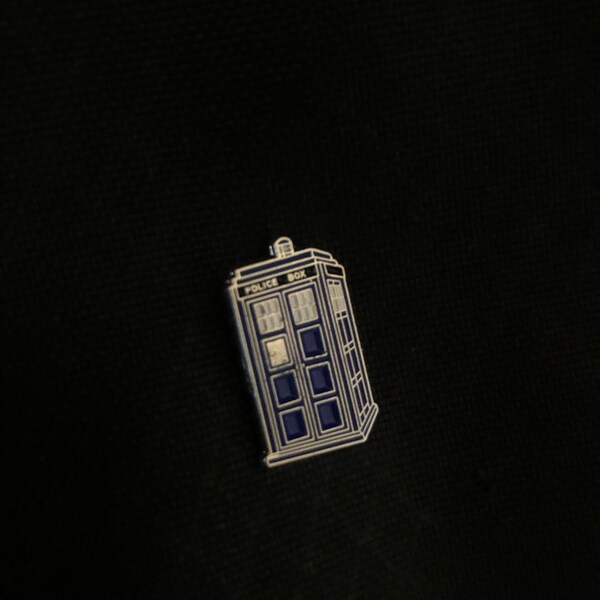Tardis Pin *new Design* (max.dim 22mm) DR WHO Police Box, Time Machine ...