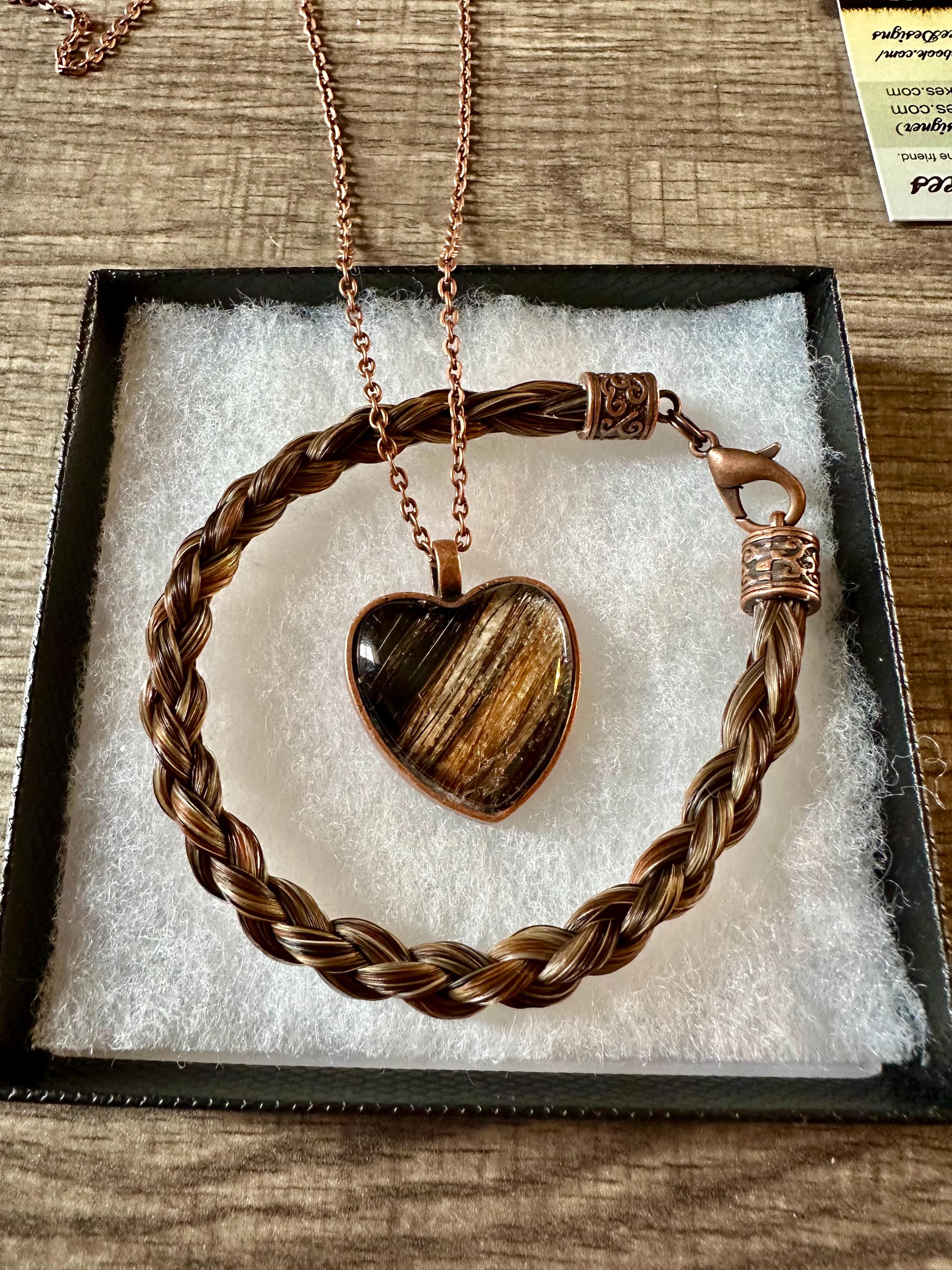 Individuelles Geschenkset aus Armband und Halskette aus Pferdehaar, geflochten von Equine Keepsakes