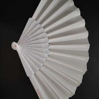 Set Di 10 Ventagli Da Matrimonio In Tessuto Con Manico In Plastica. Eleganti E Pieghevoli, Perfetti Come Bomboniera Per Ospiti, Ideali Per Rinfrescare Le Calde Giornate Estive. Dimensioni 43x23 Cm.