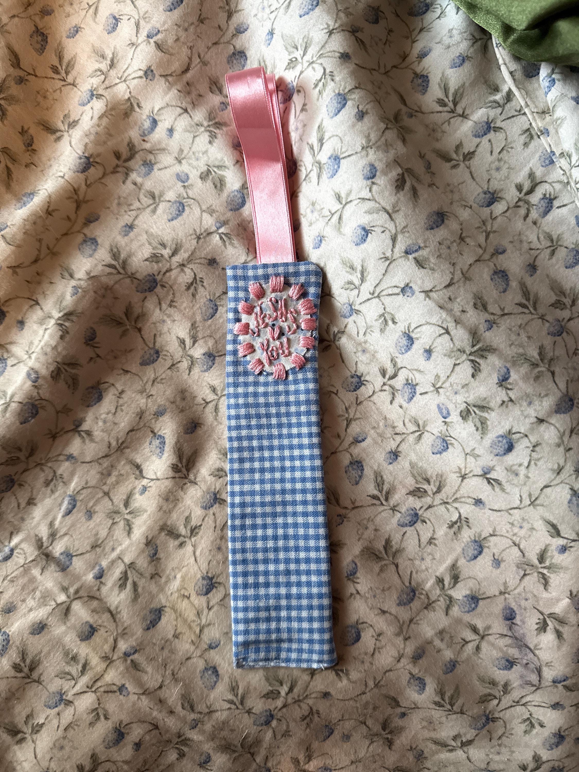embroidered fabric bible bookmark (Jesus loves you)