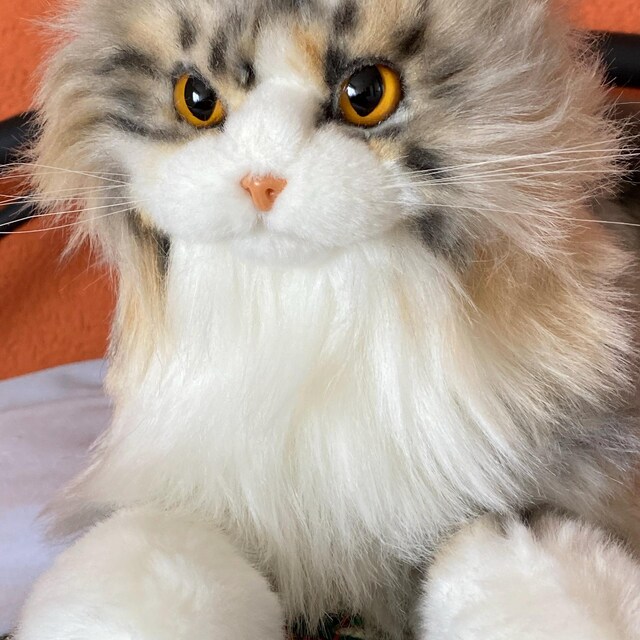 手作りノルウェージャンフォレストキャットのぬいぐるみ：リアルな