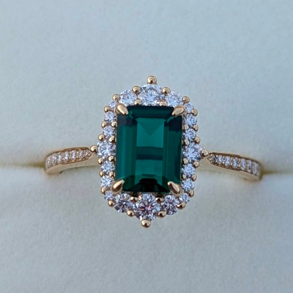 Green Emerald 14Kt Gold Diamond Ring for Women Party Jewelry
