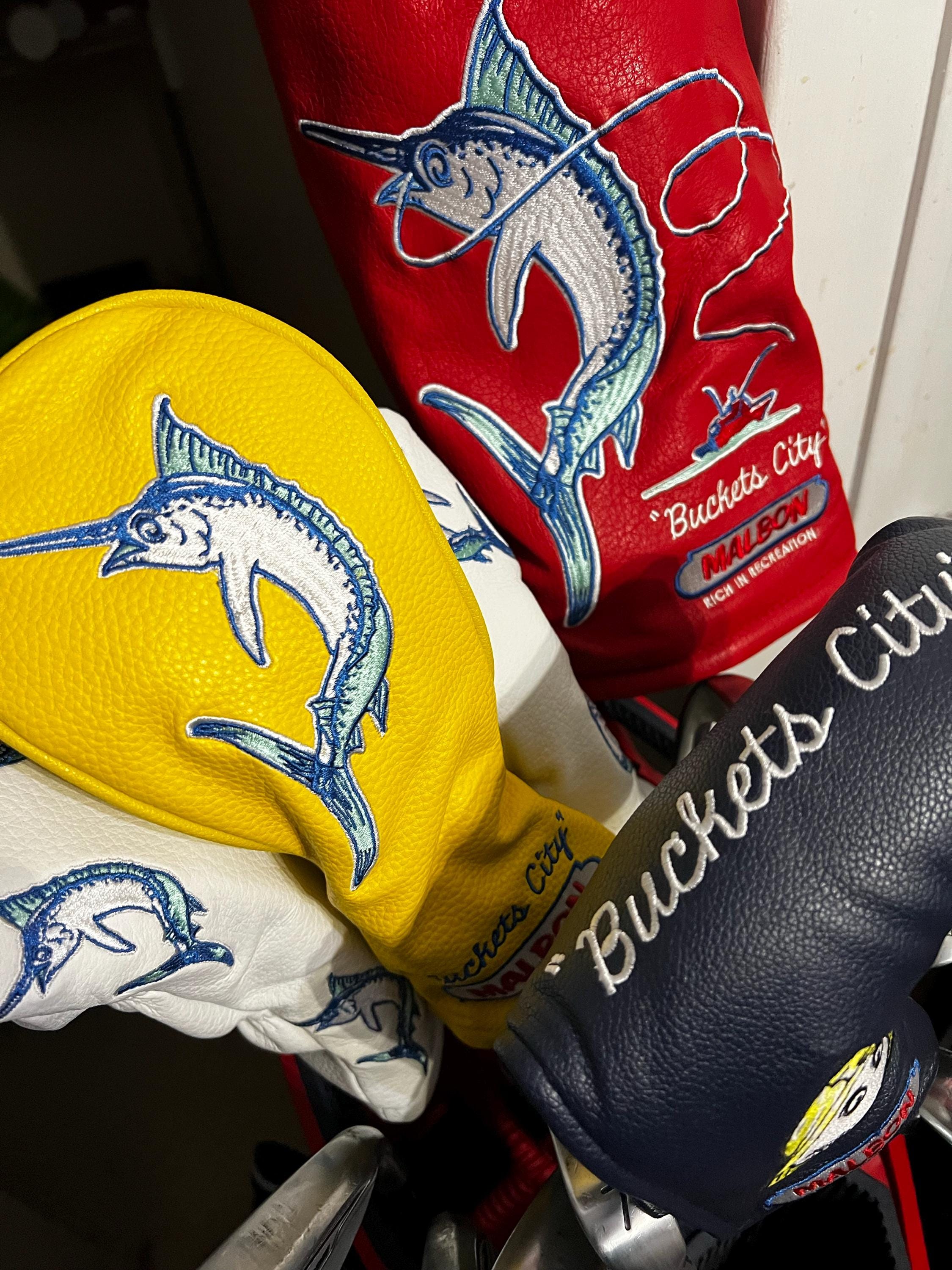 Malbon Golfschläger-Kopfbedeckungen – „Buckets City“ Premium-Leder mit gesticktem Marlin-Angel-Design – Geschenke für Papa – Geschenke für Golfer