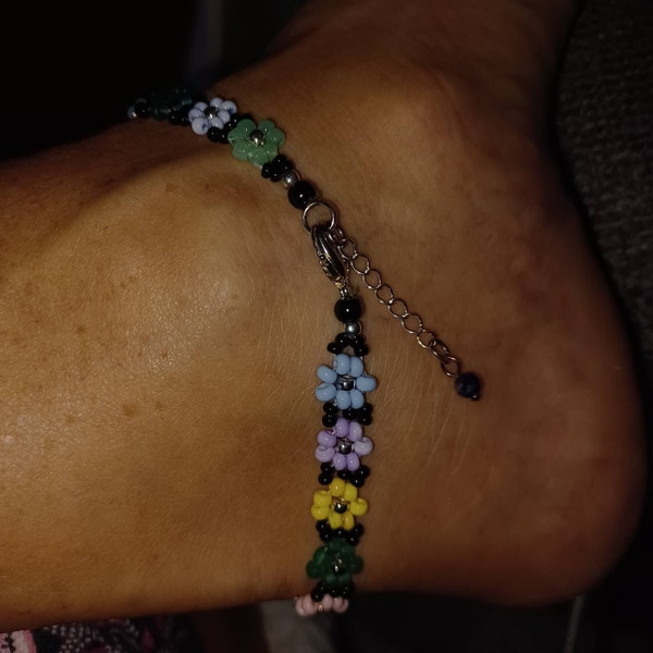 Floral Charm Anklet – White main image 1