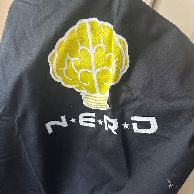 N E R D シャツ、ファレル・ウィリアムス シャツ、ネプチューンズ T