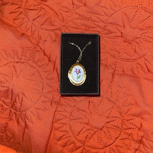 Elsy added a photo of their purchase