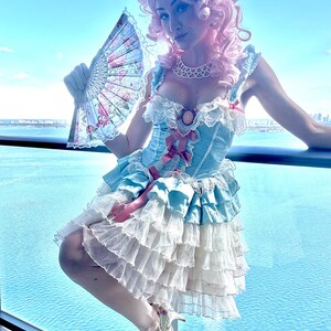 ロココ調マリー・アントワネット風のブルー＆ピンクのレース