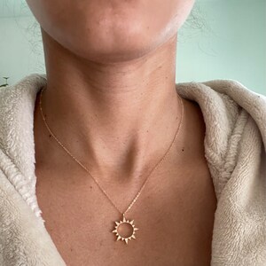 Collier Chaîne Plaqué Or Avec Pendentif Soleil En Zircon - Neuf Avec étiquettes, Marque Tata Gisèle