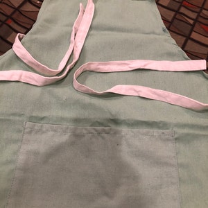 Between the Mountains Sage Apron