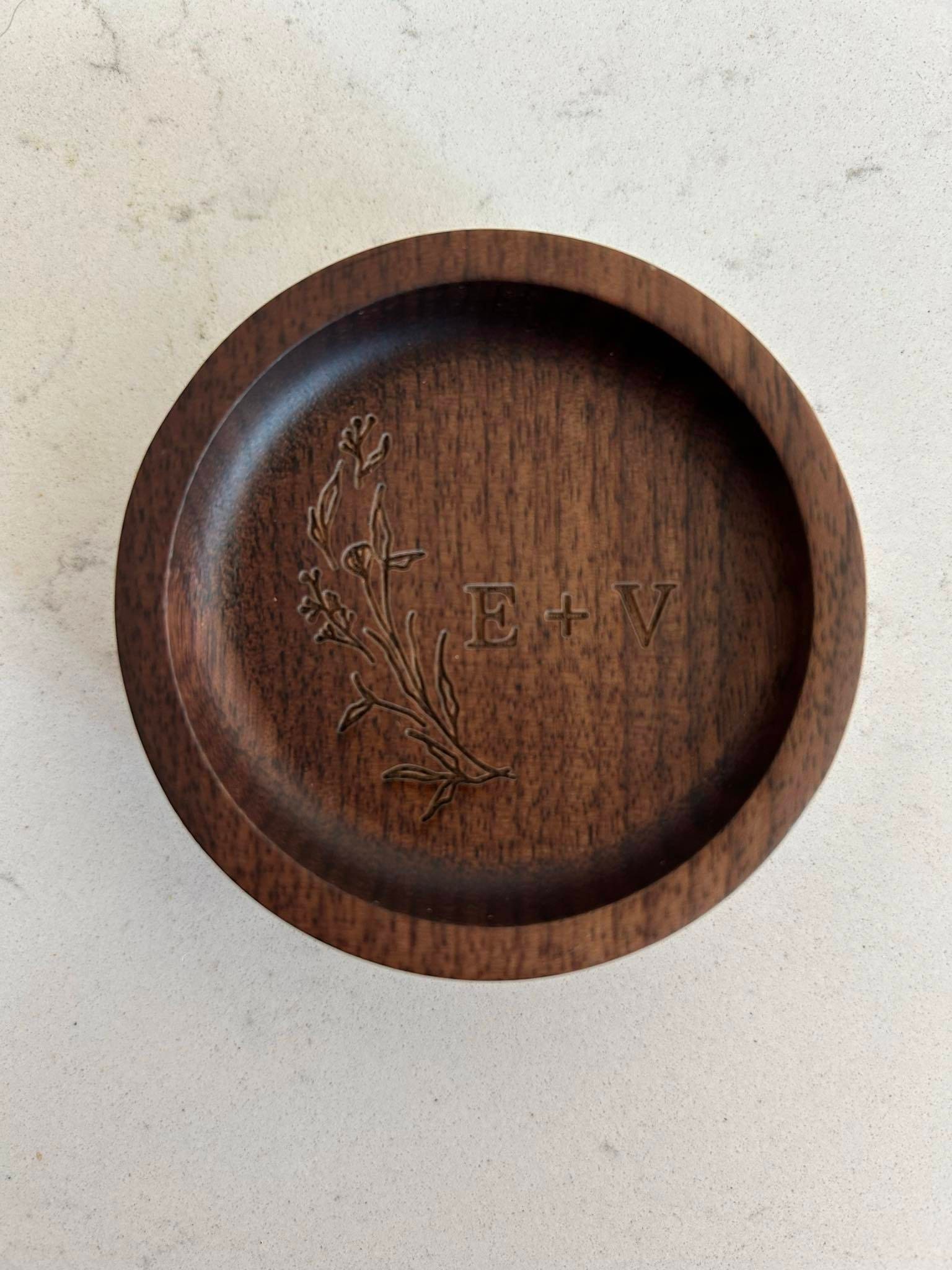 Custom Round Wood Ring Dish, Engagement Ring Holder, Personalized Wedding Ring Dish, Wedding Gift, 5th Anniversary Gifts, Gifts for Newlywed