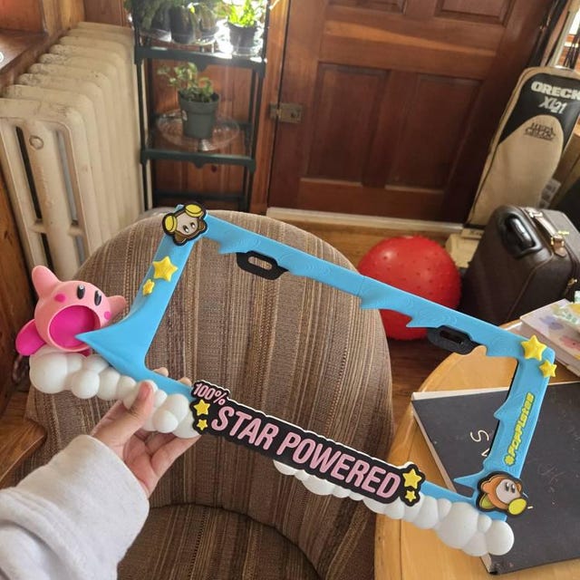 PopPlates — ヨッシーをモチーフにした3Dナンバープレートフレーム