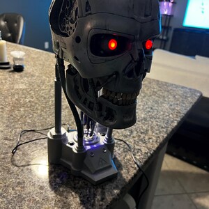 ターミネーター T800 エンドスカル：実物大ライトアップ T-800 スカル