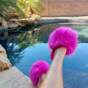 Women's Faux Fur Slide Slippers - Soft Fluffy Fox Fur Sandals With Thickened EVA Sole For Indoor & Outdoor Wear (Multiple Colors)