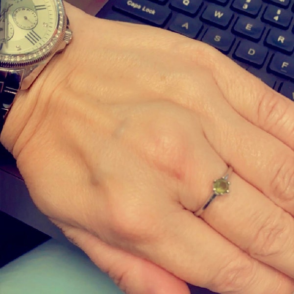 RSST01 // Silver ring w/ heart-shaped blue topaz