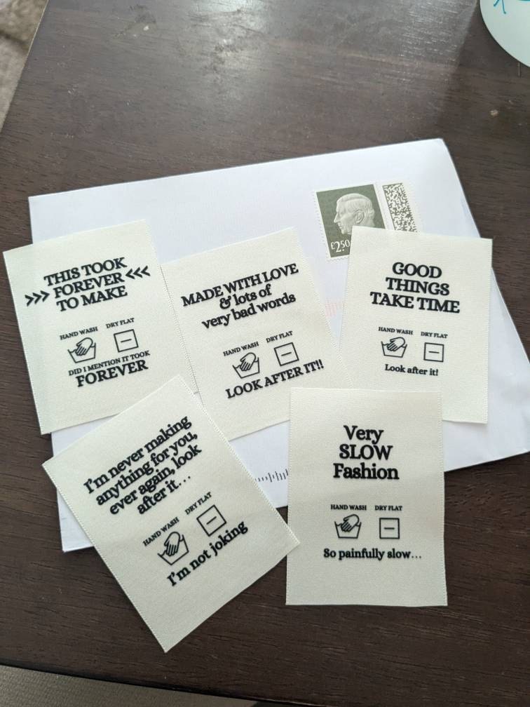 Multipack „Slow Fashion“ gewebte Pflegeetiketten für Kleidung x 5 Etiketten