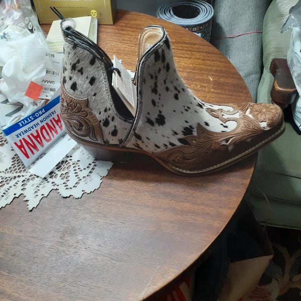 Embossed Cowhide High Heels Women's Thick Heel