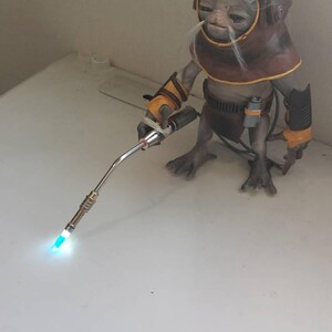 Babu Frik Blowtorch は、ディズニー スター ウォーズ ギャラクシーズ