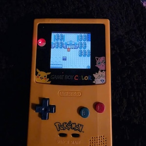 ES- PHONECASEONLINE CARCASA GAMEBOY COLOR POKEMON SOFT GREEN