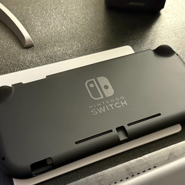 Nintendo Switchのロゴと文字入りビニールステッカー - 複数のカラーを