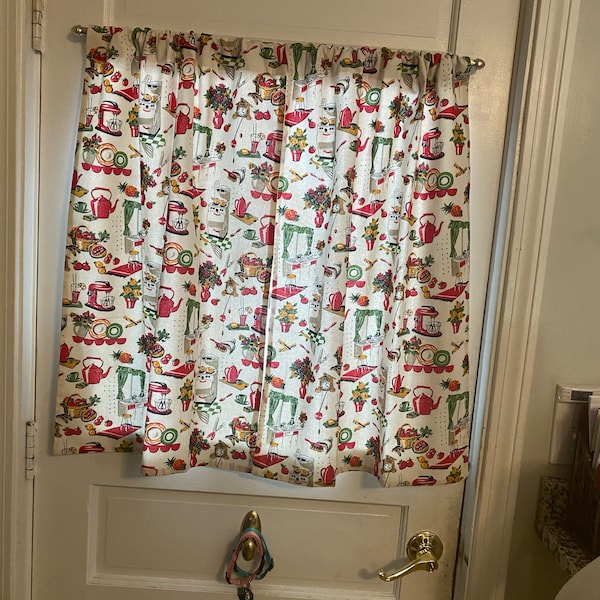 Retro Kitchen Cafe Curtain . Red With Cream Background . Vintage ...