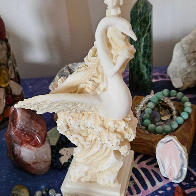 白鳥を伴ったアフロディーテ像、手作りのギリシャの女神ヴィーナスの